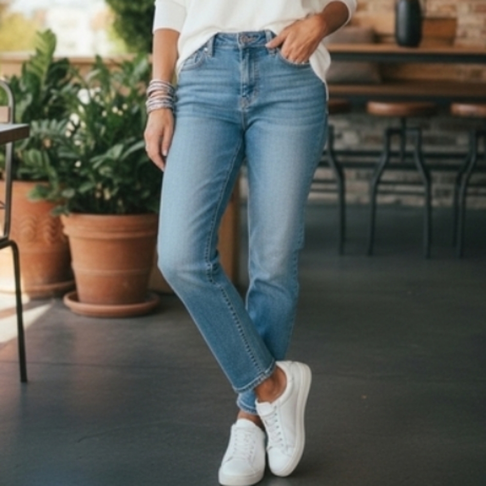 Max Jeans Distressed Boyfriend jeans Size 8
